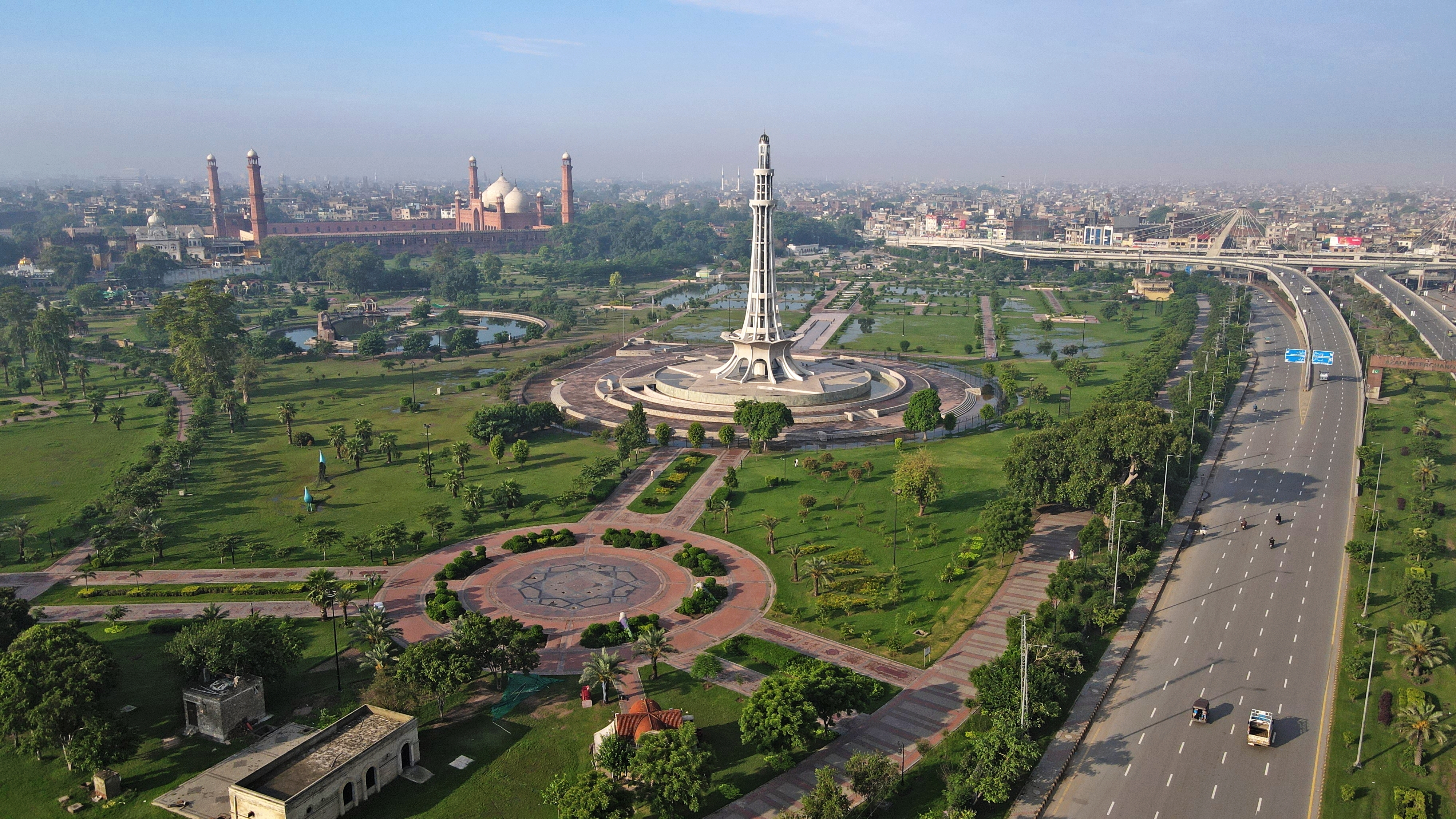 2025: A Golden Window for Overseas Pakistanis to Buy Property in Pakistan