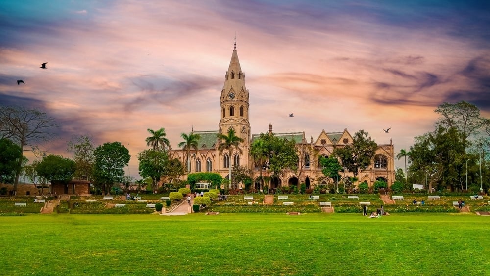 International Schools & Curriculum