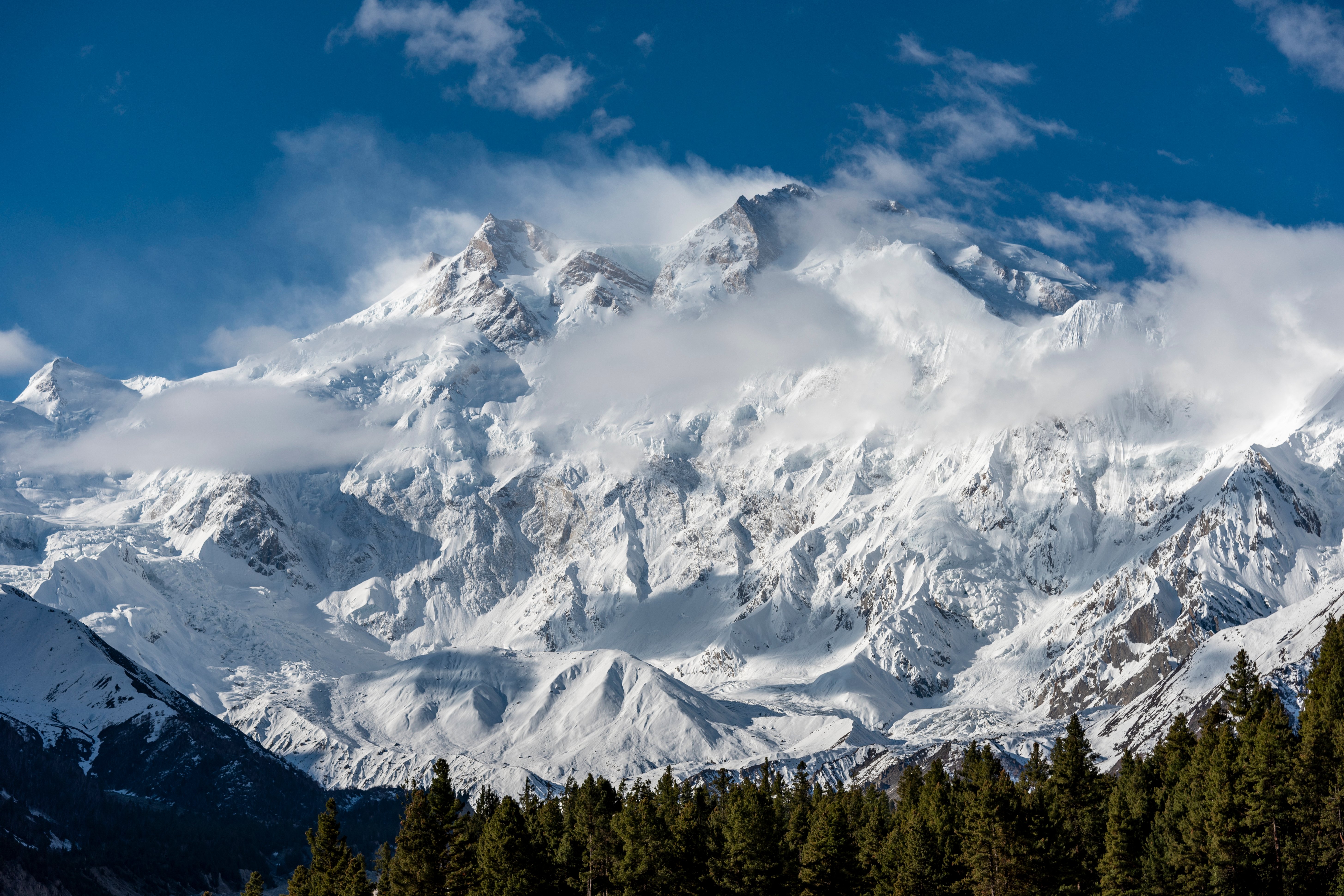 Qatari Royal Summits Nanga Parbat: Boost for Pakistan Tourism & Gulf Ties